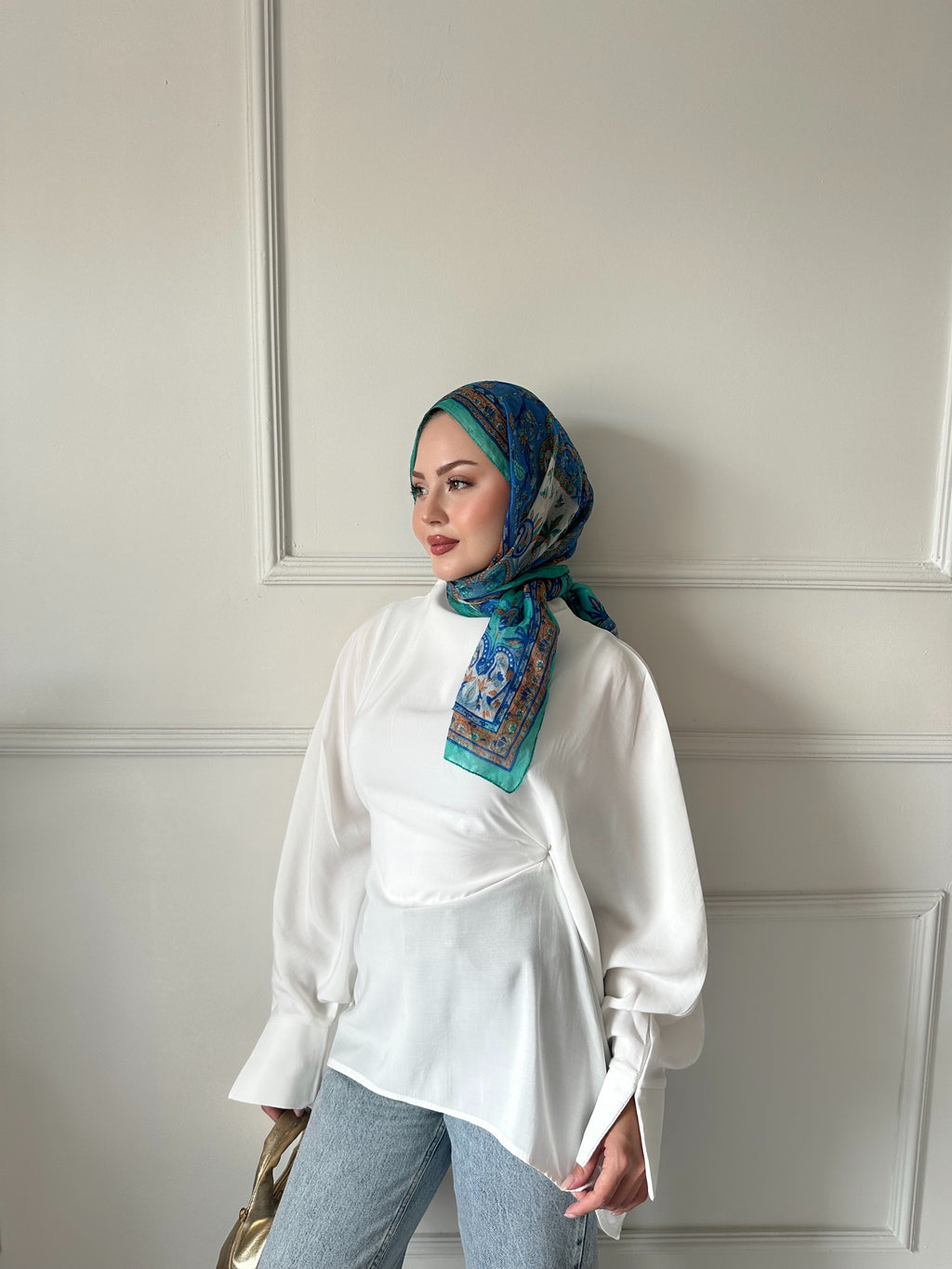 Bel bağlama detaylı tunik beyaz
