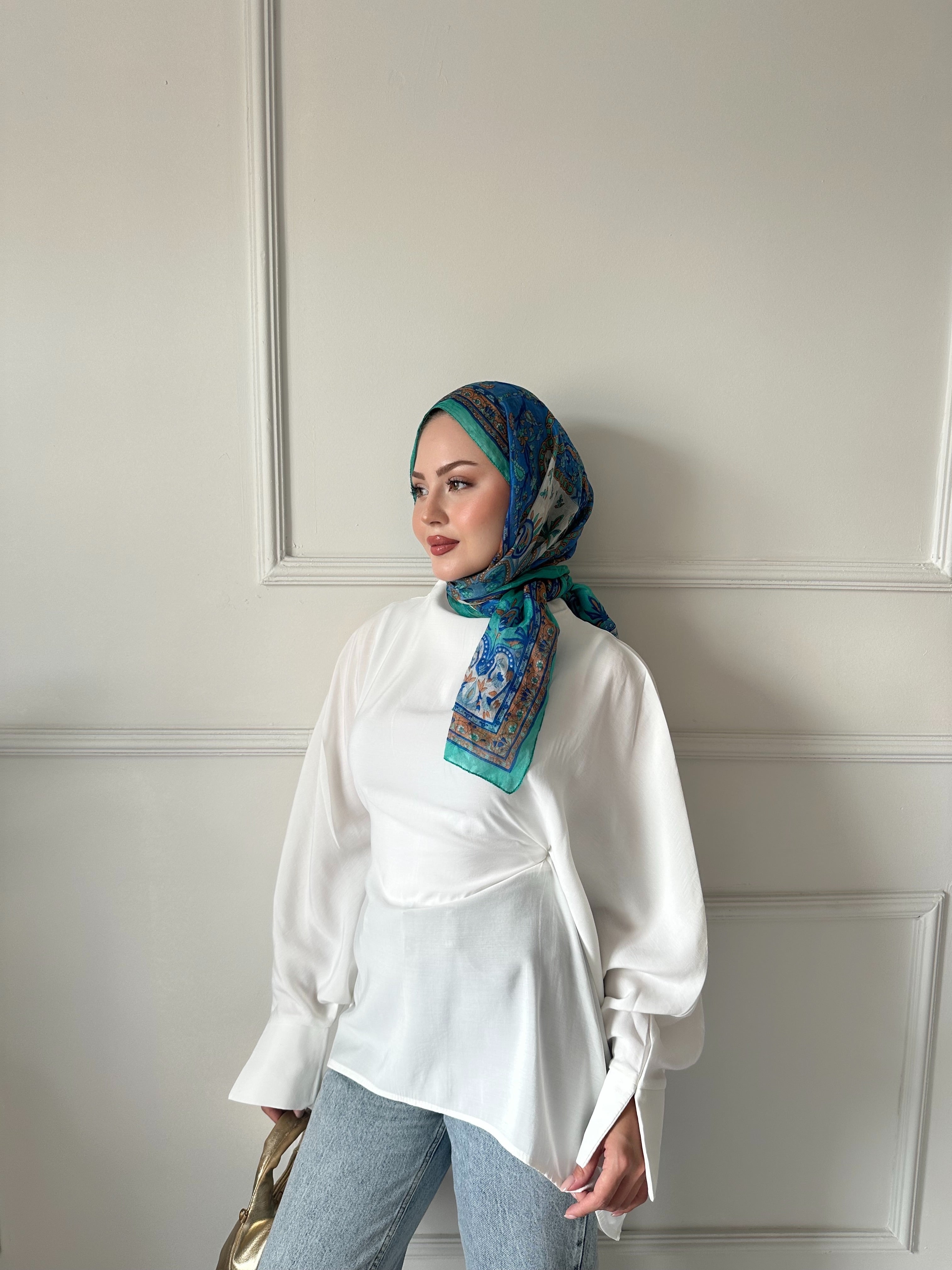 Bel bağlama detaylı tunik beyaz