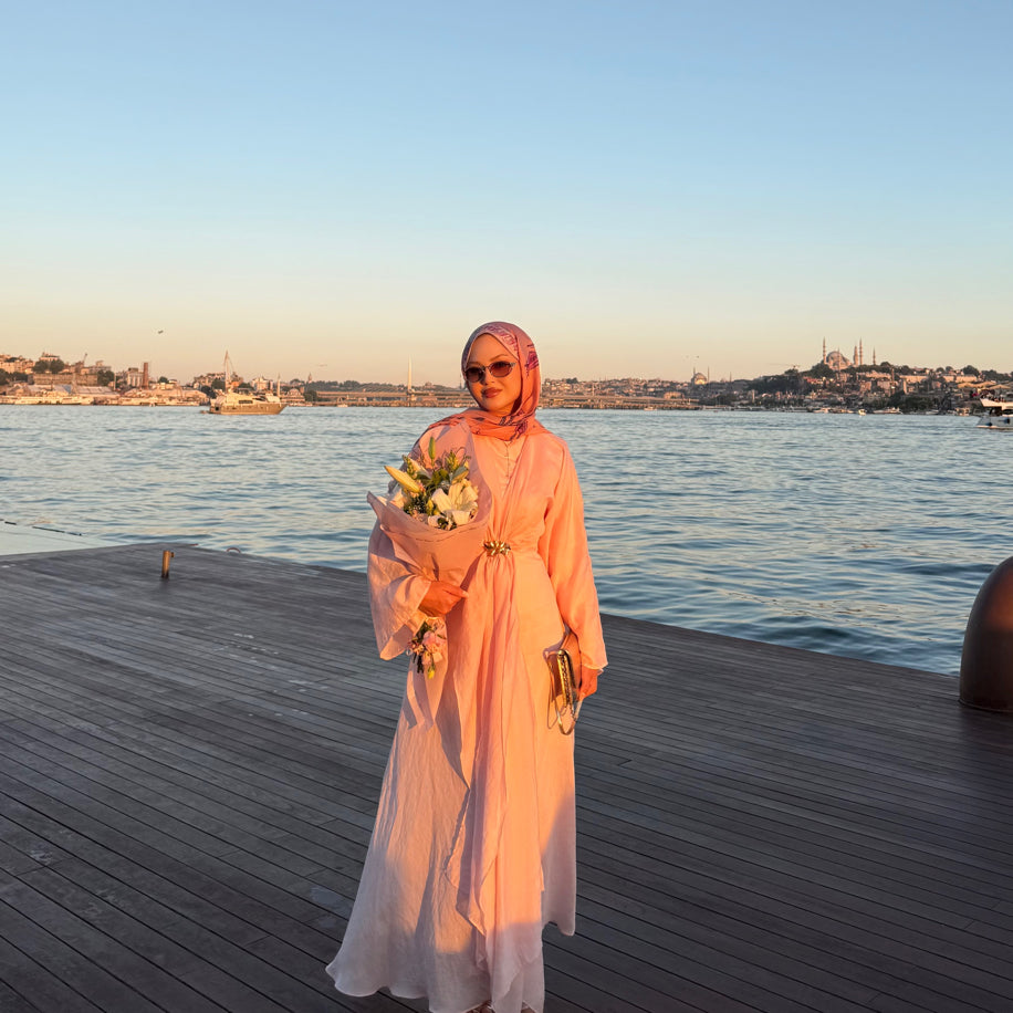 Pelerinli elbise pembe