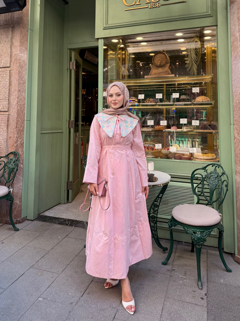 Yaka detaylı elbise pembe