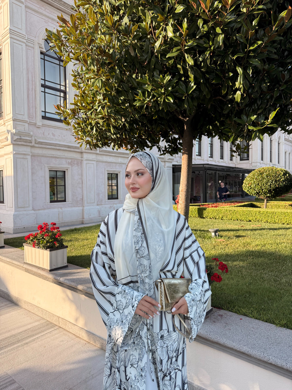 Desenli abaya şal dahil siyah