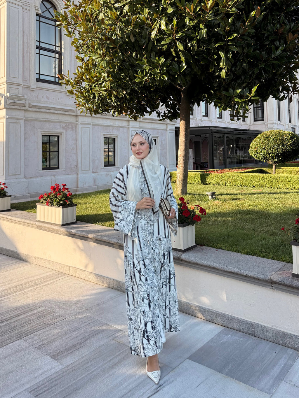 Desenli abaya şal dahil siyah