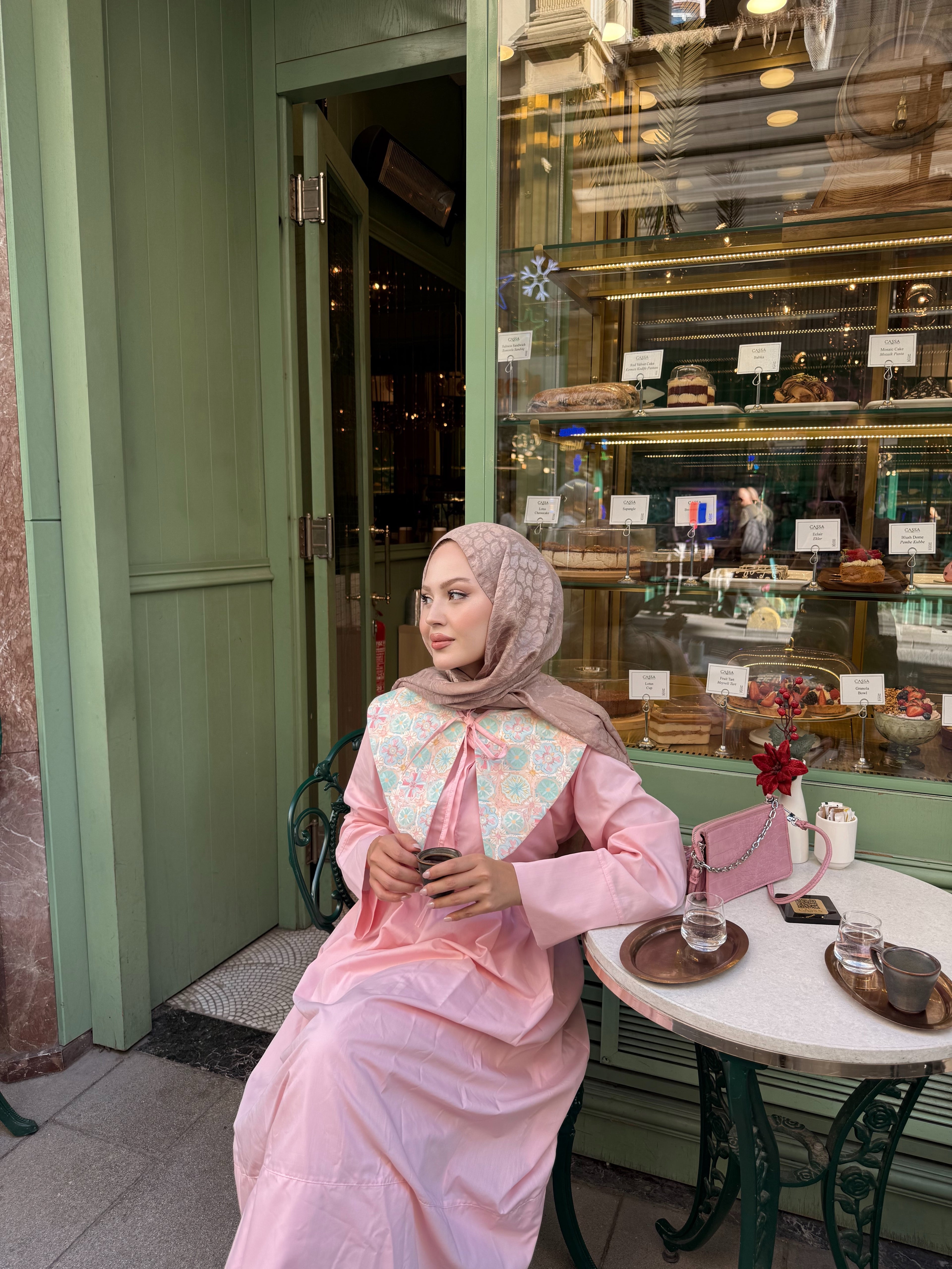 Yaka detaylı elbise pembe