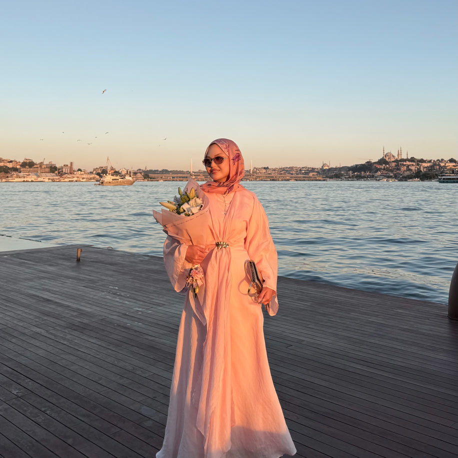 Pelerinli elbise pembe