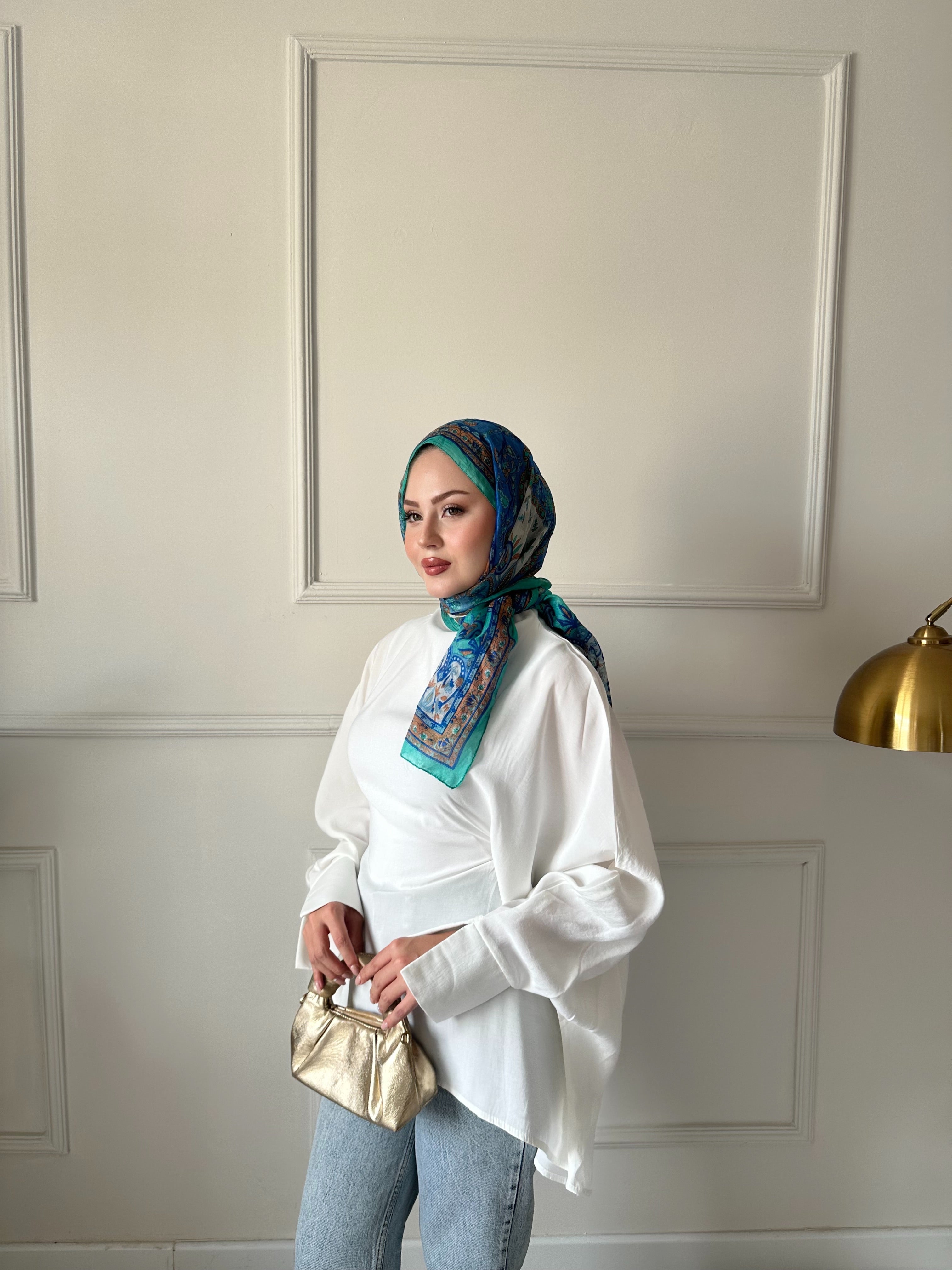 Bel bağlama detaylı tunik beyaz