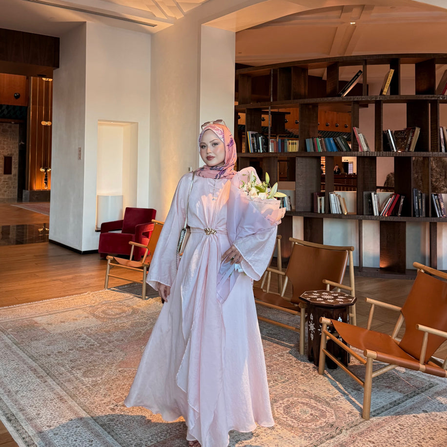 Pelerinli elbise pembe