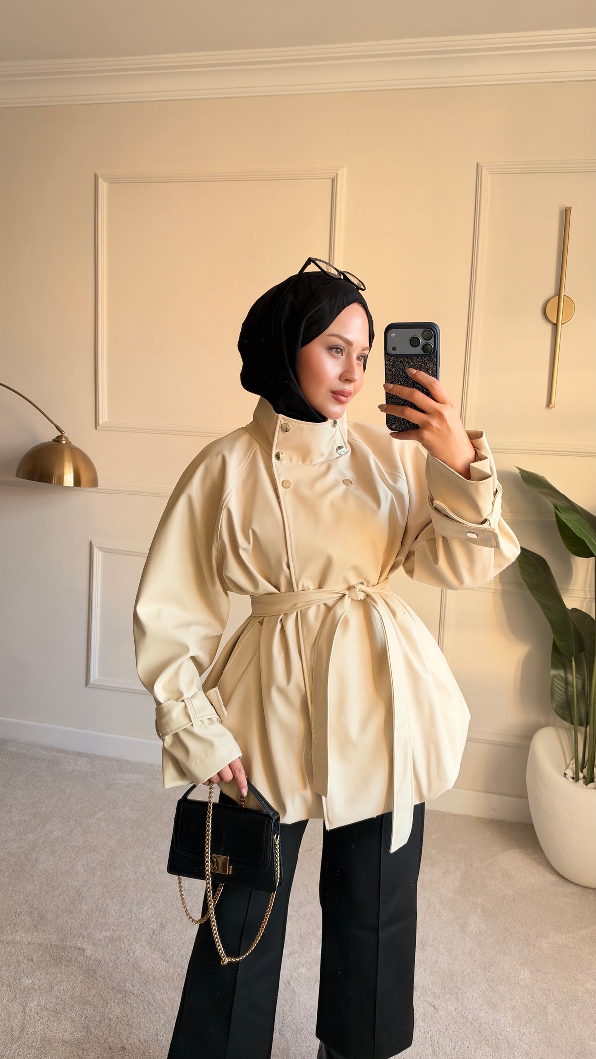 Dik yaka deri kaban taş