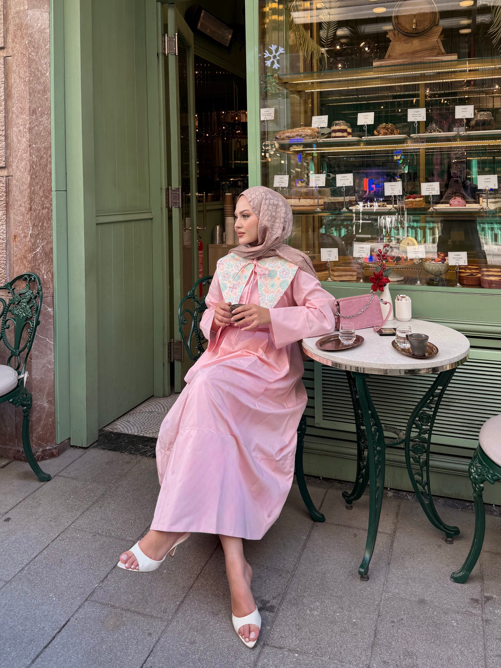Yaka detaylı elbise pembe