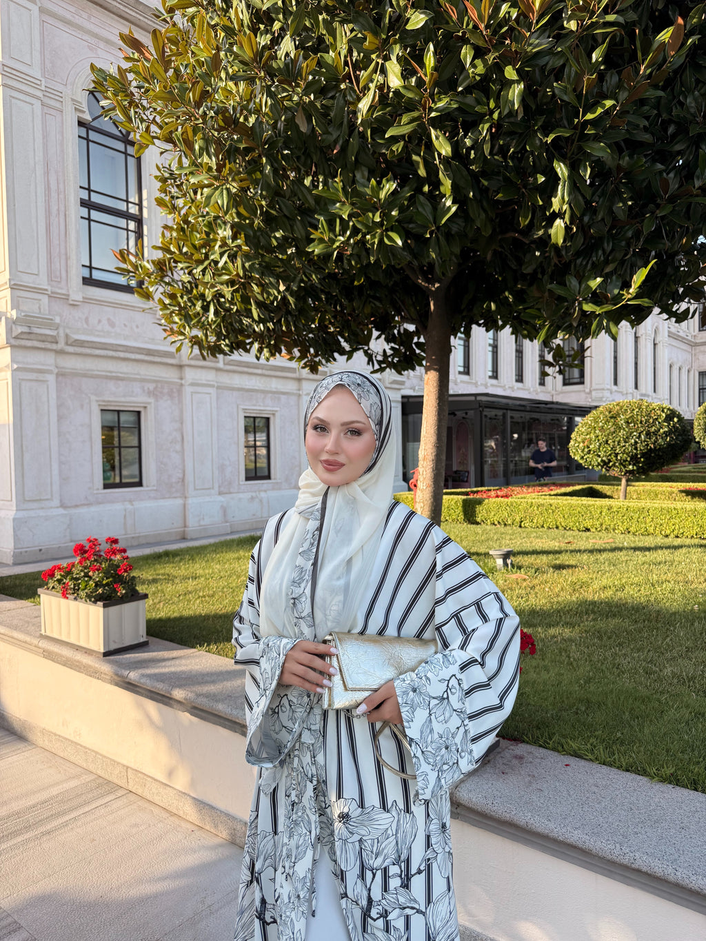 Desenli abaya şal dahil siyah