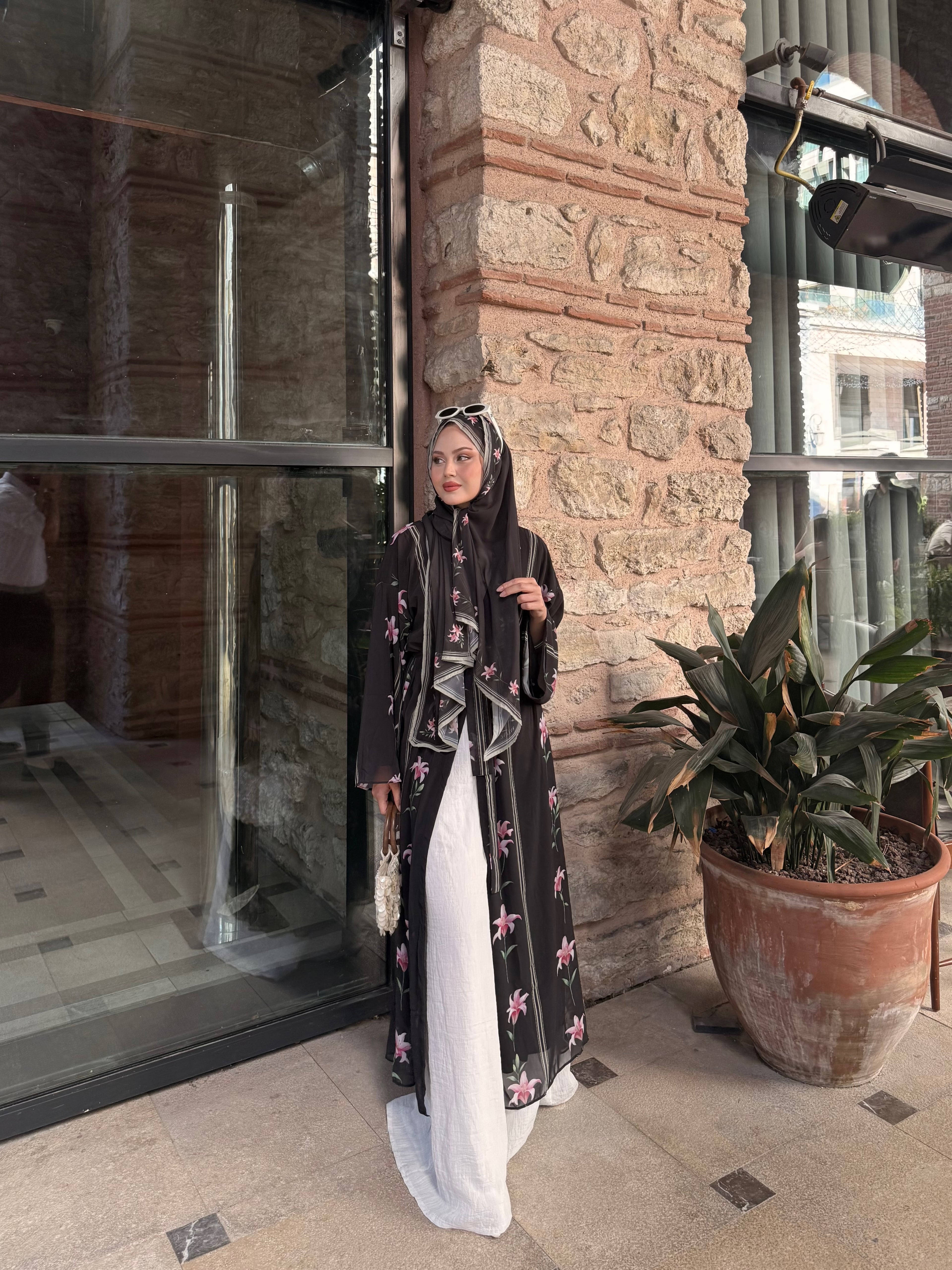 Şal hediyeli ithal abaya siyah