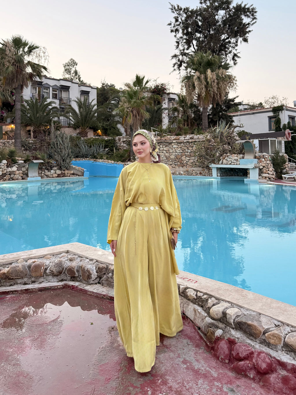 Gold kemerli pelerinli takım yağ yeşili
