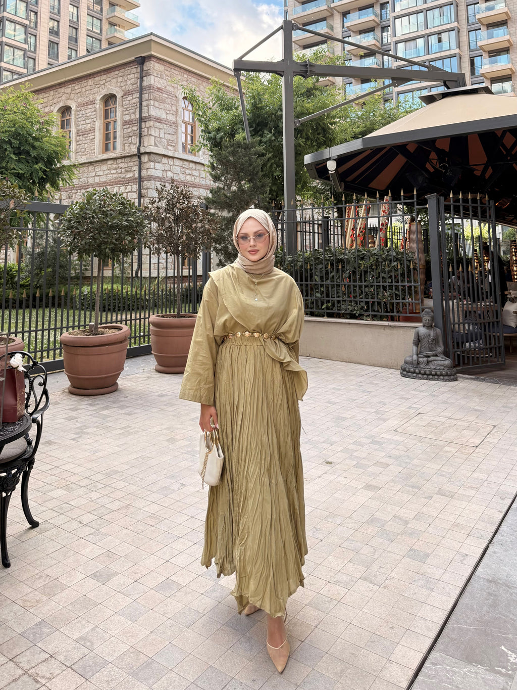Gold kemerli pelerinli takım