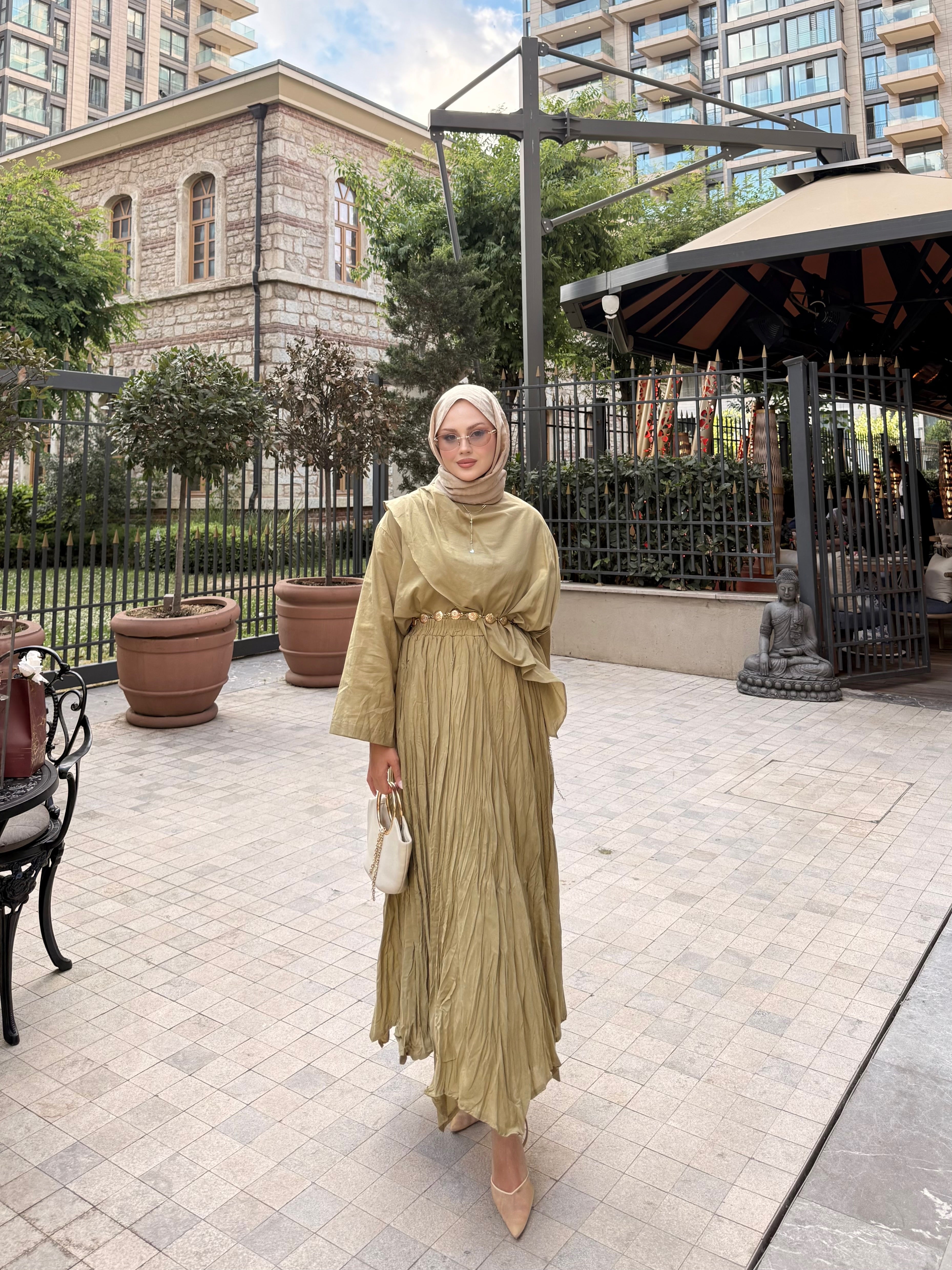 Gold kemerli pelerinli takım