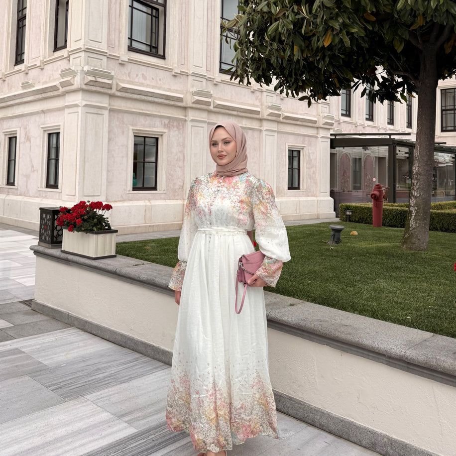 Çiçekli elbise beyaz