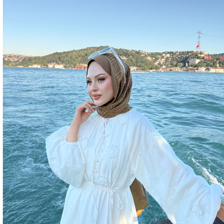 gül detaylı pamuklu keten astarlı elbise beyaz