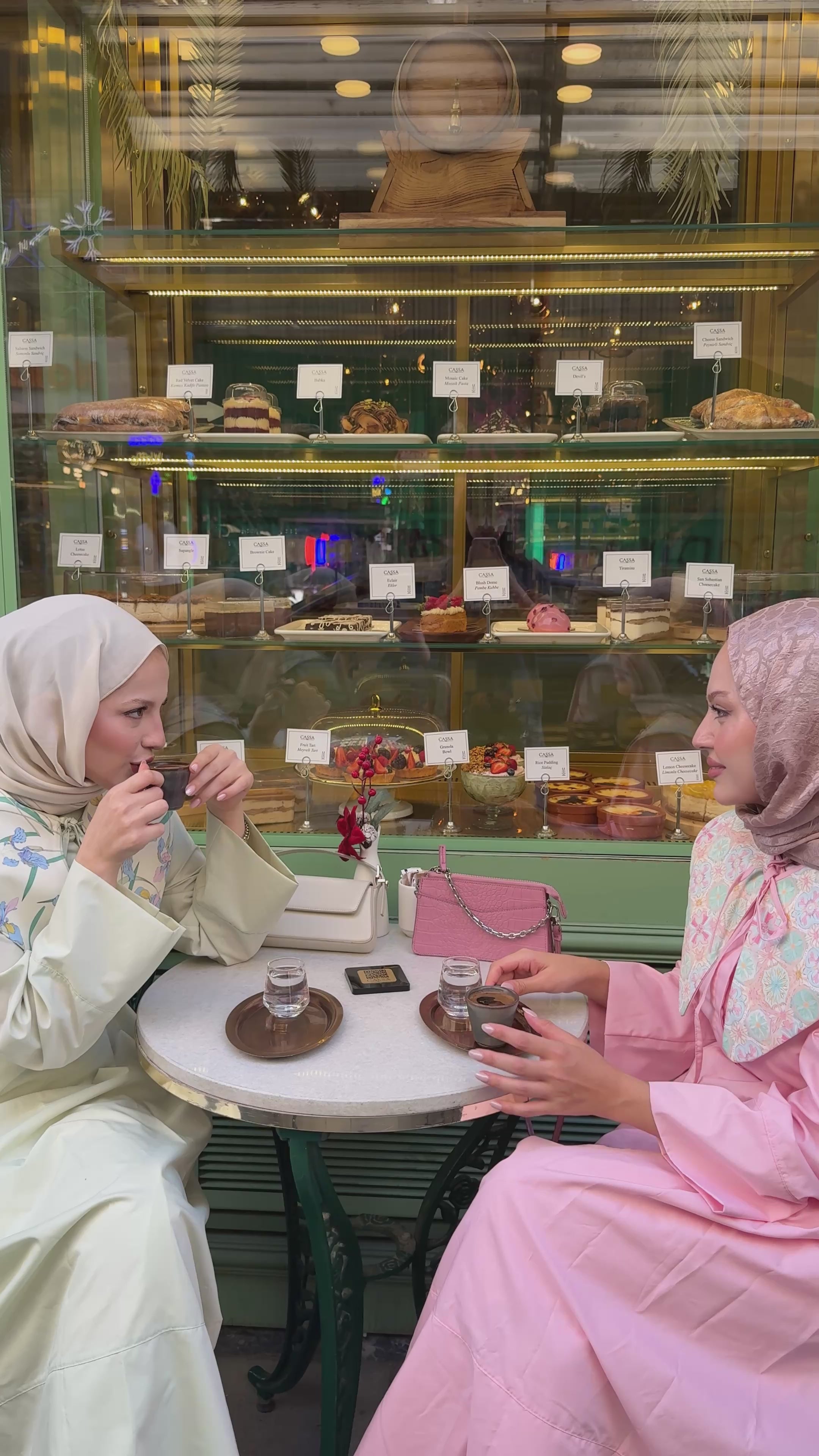 Yaka detaylı elbise pembe